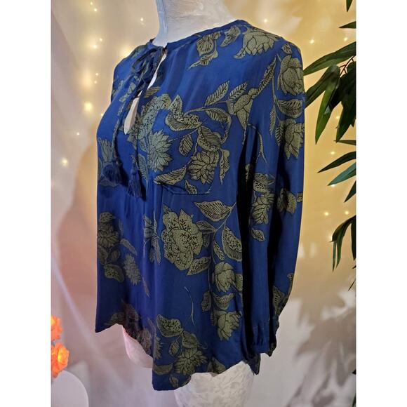 a.n.a. Floral Peasant Keyhole Tie Neck Hi-Low Blue/Green Blouse Women's Size M - Picture 2 of 9
